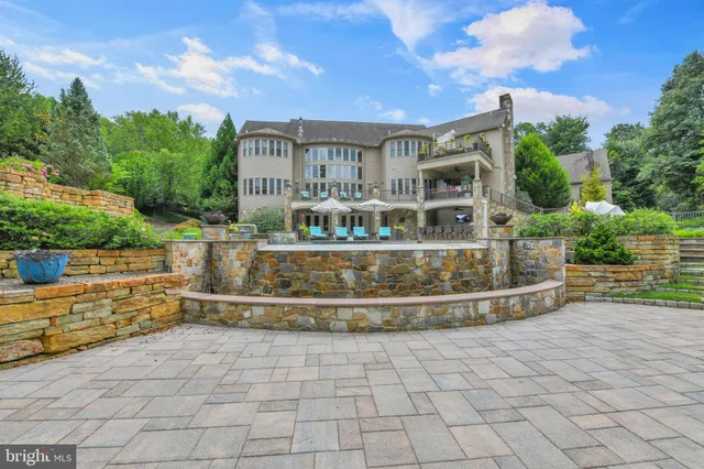 $3,000,000 | 32 Stonehill Drive, Mohnton, PA 19540
