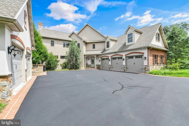 $3,000,000 | 32 Stonehill Drive, Mohnton, PA 19540