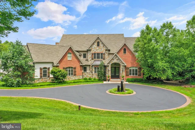 $3,000,000 | 32 Stonehill Drive, Mohnton, PA 19540