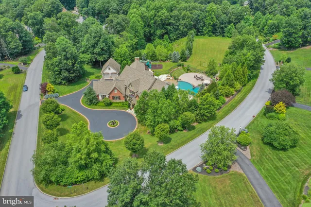 $3,000,000 | 32 Stonehill Drive, Mohnton, PA 19540