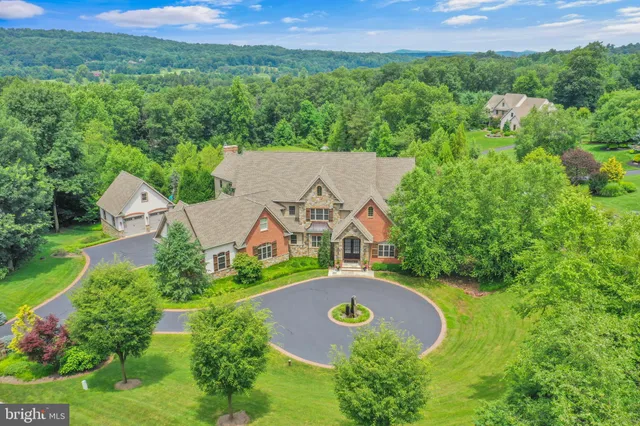 $3,000,000 | 32 Stonehill Drive, Mohnton, PA 19540