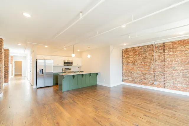 $2,300 | 614 East Main Street, Unit 202, Chattanooga, TN 37408