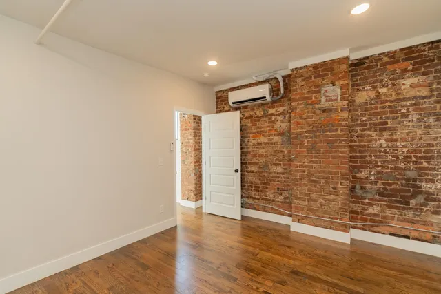 $2,300 | 614 East Main Street, Unit 202, Chattanooga, TN 37408