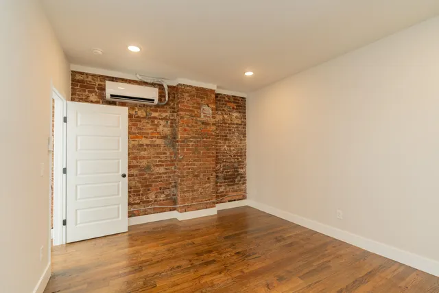 $2,300 | 614 East Main Street, Unit 202, Chattanooga, TN 37408