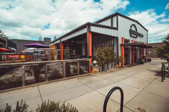 $2,300 | 614 East Main Street, Unit 202, Chattanooga, TN 37408