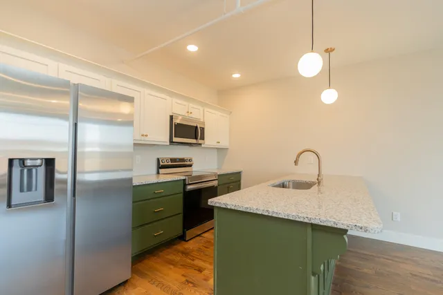 $2,300 | 614 East Main Street, Unit 202, Chattanooga, TN 37408