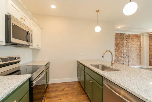 $2,300 | 614 East Main Street, Unit 202, Chattanooga, TN 37408