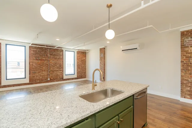 $2,300 | 614 East Main Street, Unit 202, Chattanooga, TN 37408