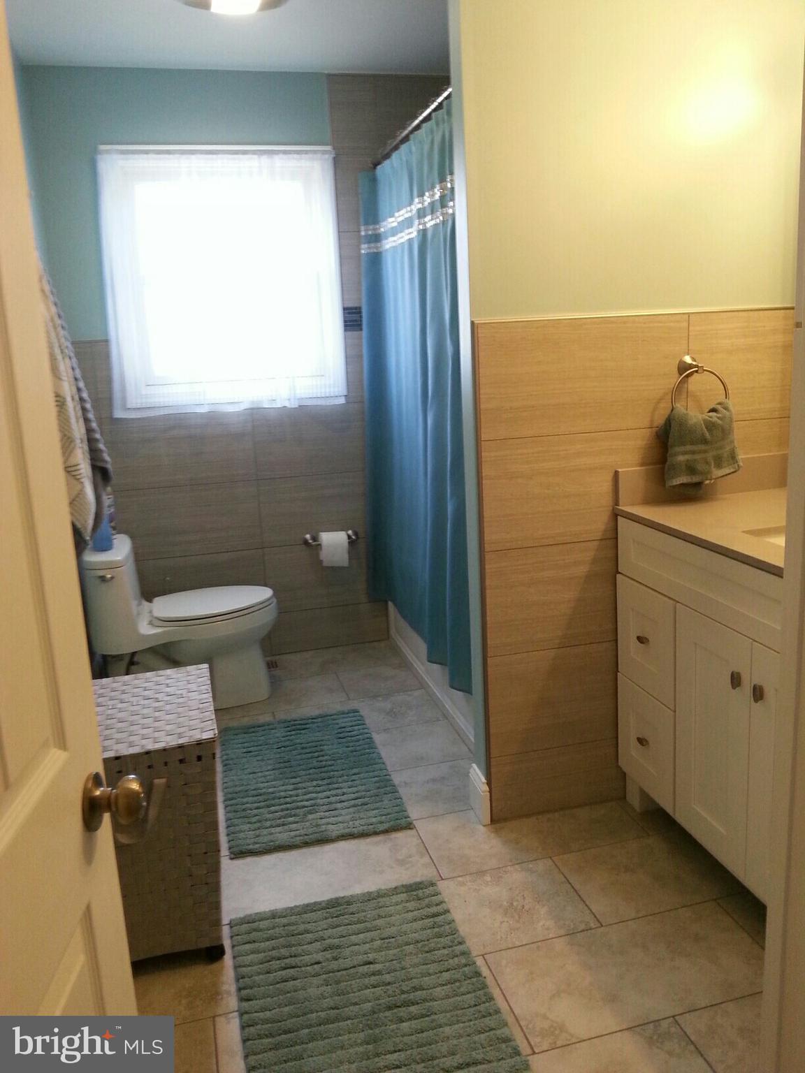 207 Dogwood Road Beverly, NJ 08010 - Photo 14 of 23 Main Level Full Bath