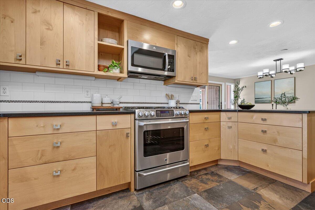 1056 Beswick Way Ashland, OR 97520 - Photo 19 of 47