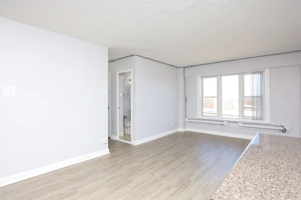 $1,295 | 7333 North Ridge Boulevard, Unit 501, Chicago, IL 60645