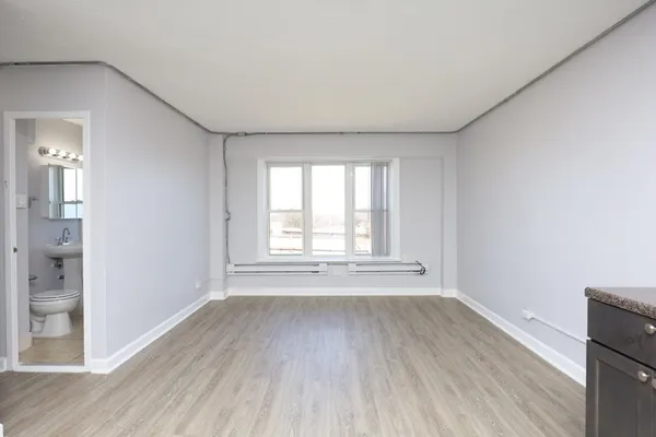 $1,295 | 7333 North Ridge Boulevard, Unit 501, Chicago, IL 60645