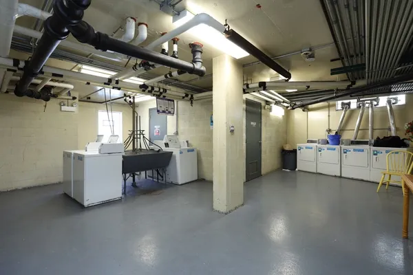 $1,295 | 7333 North Ridge Boulevard, Unit 501, Chicago, IL 60645