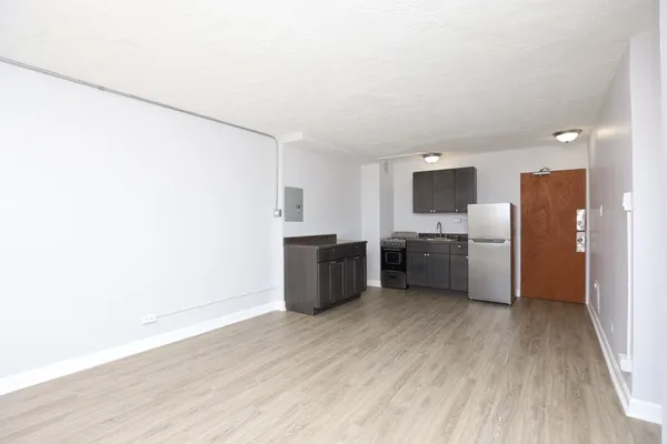 $1,295 | 7333 North Ridge Boulevard, Unit 501, Chicago, IL 60645