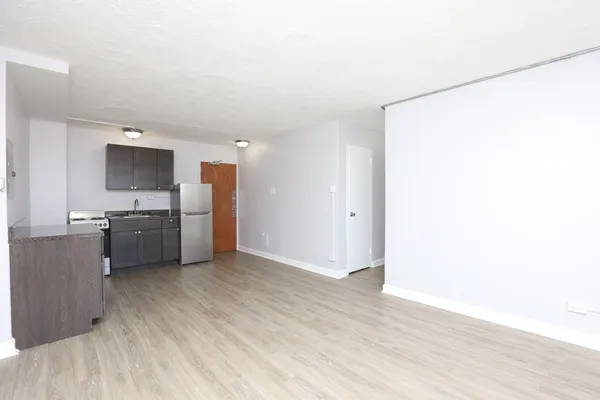 $1,295 | 7333 North Ridge Boulevard, Unit 501, Chicago, IL 60645