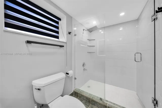 $3,990 | 707 Northeast 27th Avenue, Hallandale Beach, FL 33009