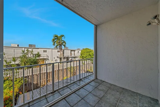 $3,990 | 707 Northeast 27th Avenue, Hallandale Beach, FL 33009