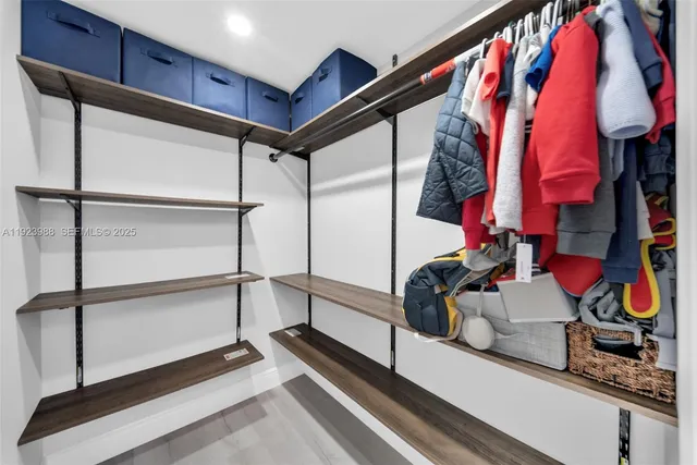 $3,990 | 707 Northeast 27th Avenue, Hallandale Beach, FL 33009