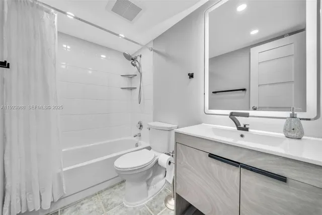 $3,990 | 707 Northeast 27th Avenue, Hallandale Beach, FL 33009