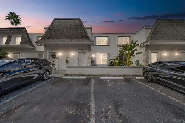 $3,990 | 707 Northeast 27th Avenue, Hallandale Beach, FL 33009