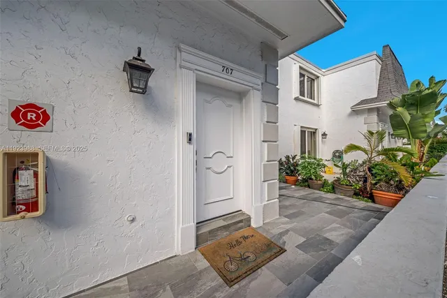 $3,990 | 707 Northeast 27th Avenue, Hallandale Beach, FL 33009