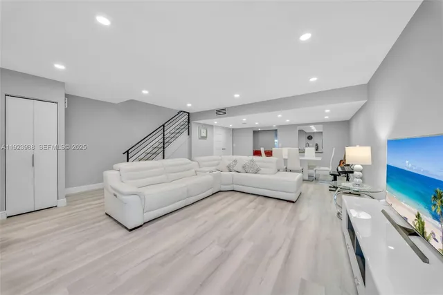 $3,990 | 707 Northeast 27th Avenue, Hallandale Beach, FL 33009