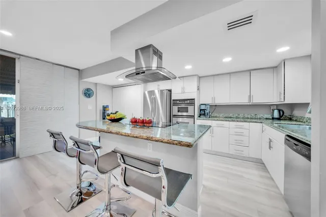 $3,990 | 707 Northeast 27th Avenue, Hallandale Beach, FL 33009