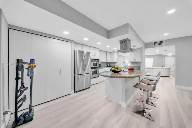 $3,990 | 707 Northeast 27th Avenue, Hallandale Beach, FL 33009