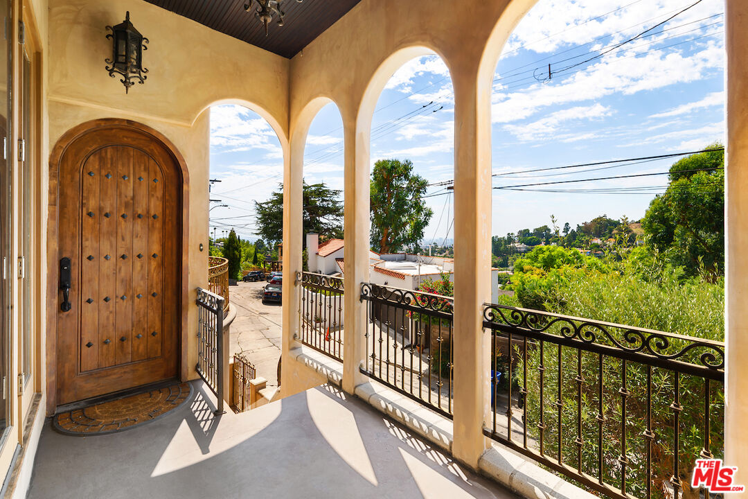 2604 Rutherford Drive Los Angeles, CA 90068 - Photo 3 of 23