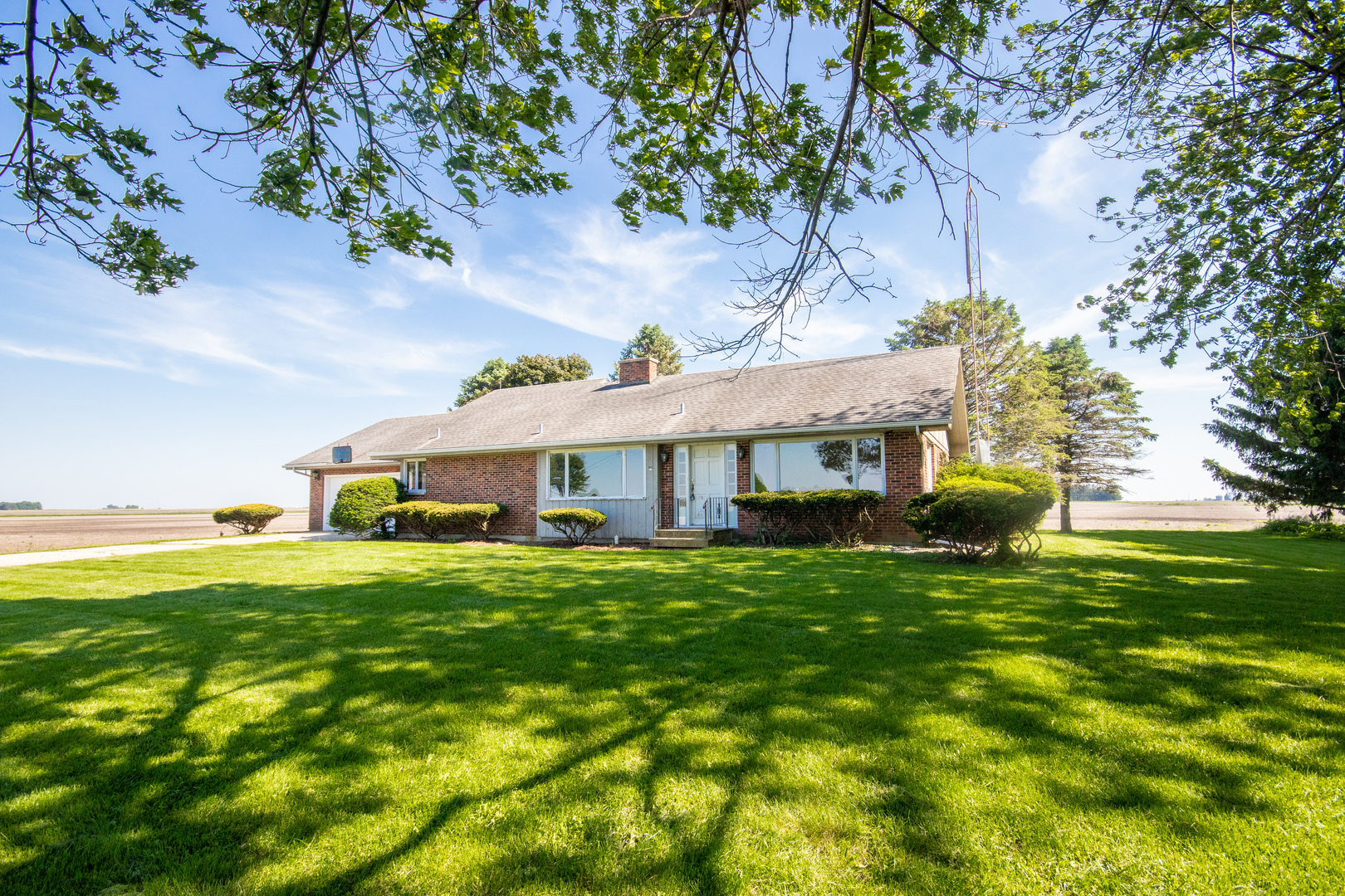 9096 Wesson Road Leland, IL 60531 - Photo 1 of 29 a view of a house with a yard