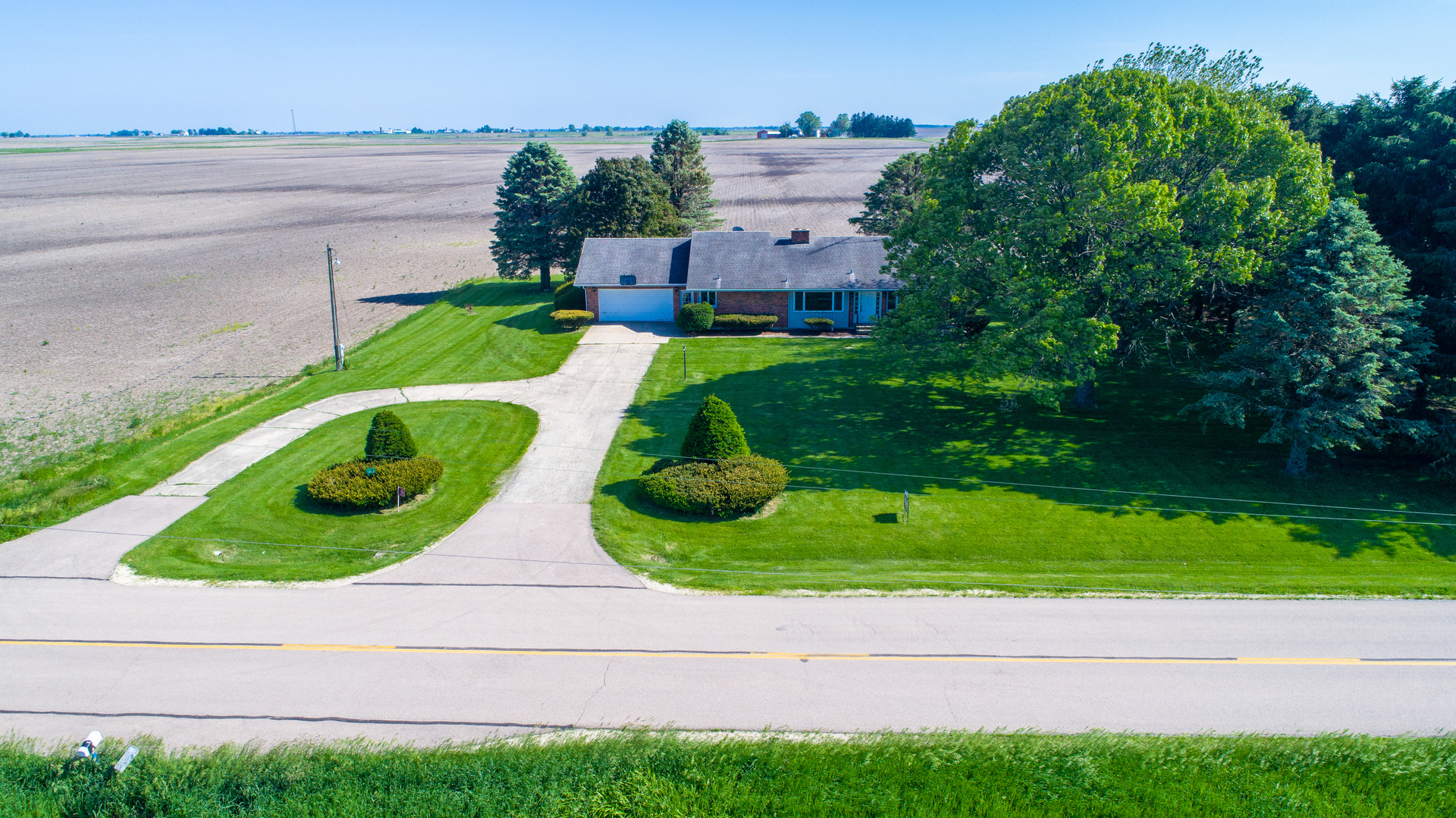 9096 Wesson Road Leland, IL 60531 - Photo 11 of 29 a view of a garden with a house