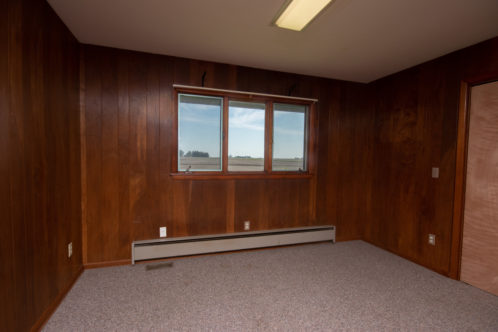 9096 Wesson Road Leland, IL 60531 - Photo 20 of 29 an empty room with windows