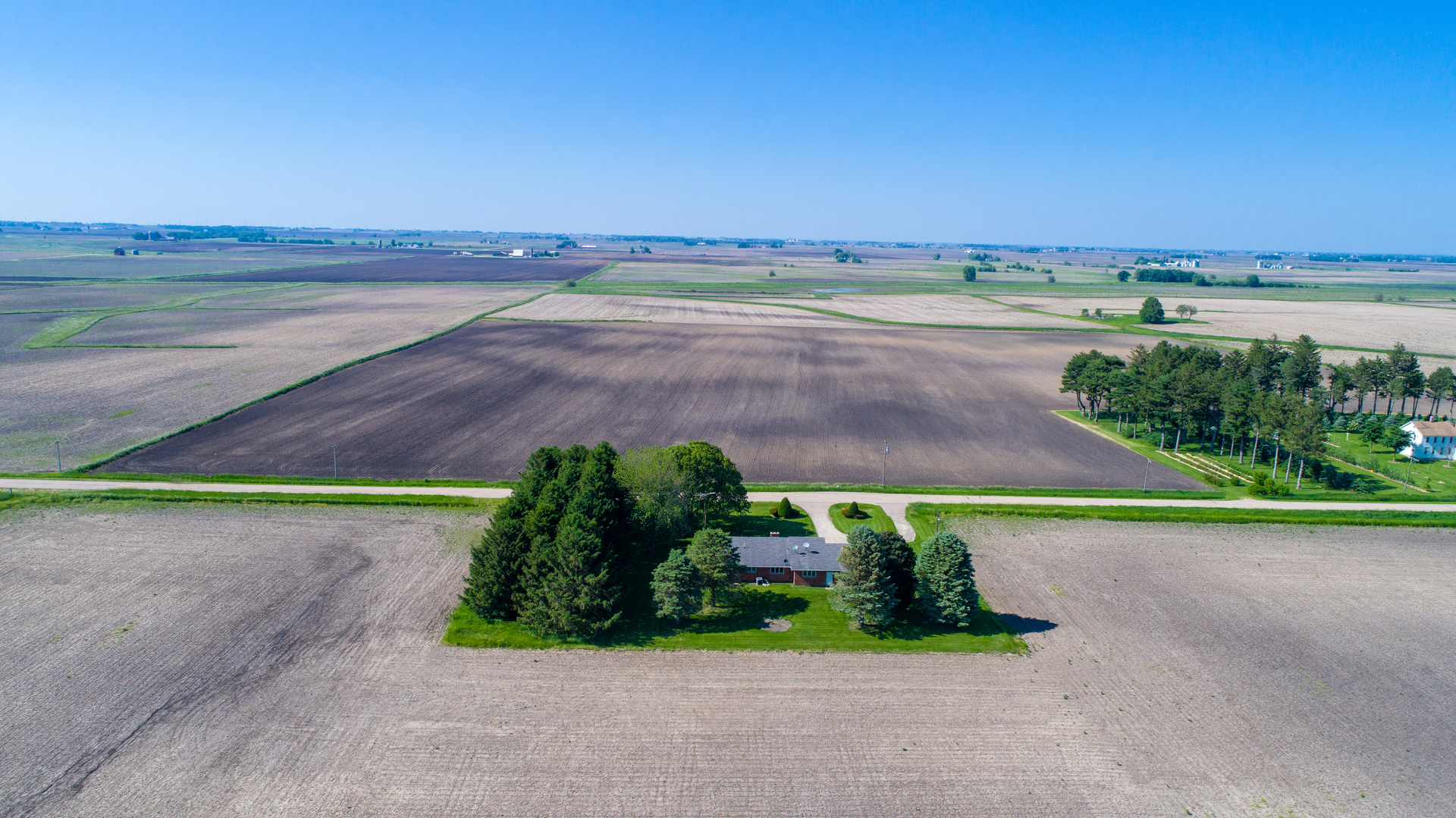 9096 Wesson Road Leland, IL 60531 - Photo 9 of 29 a view of a street with an ocean view