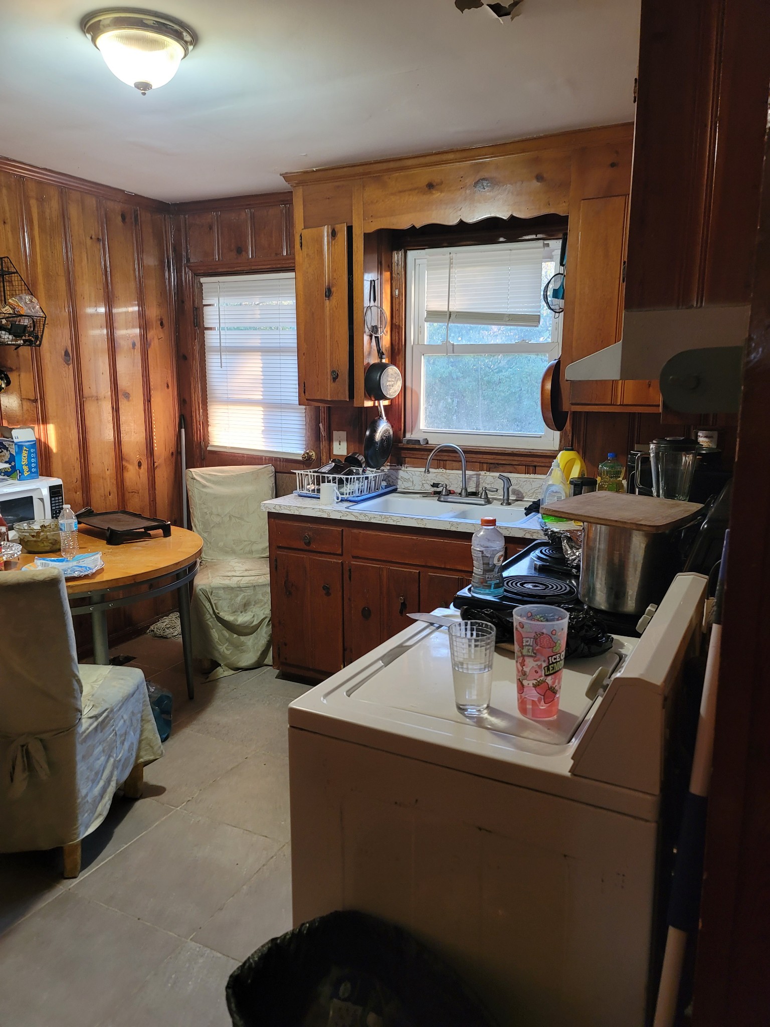 700 Blackstone Avenue Madison, TN 37115 - Photo 9 of 15 a kitchen with a stove a sink and a refrigerator