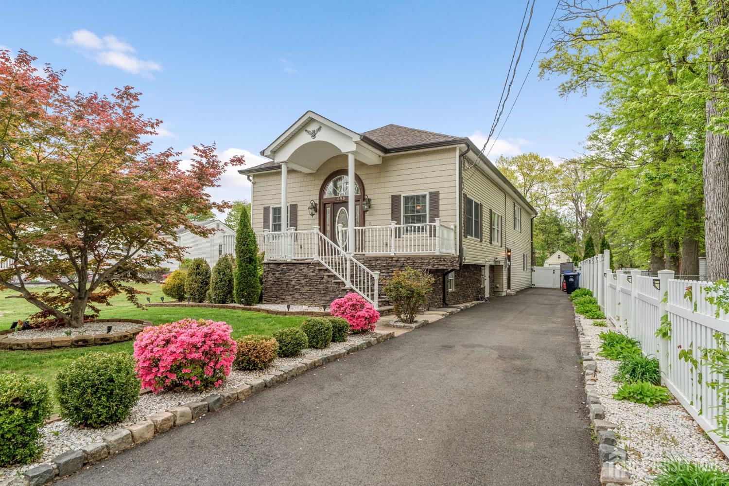 695 Spruce Road North Brunswick, NJ 08902 - Photo 2 of 63