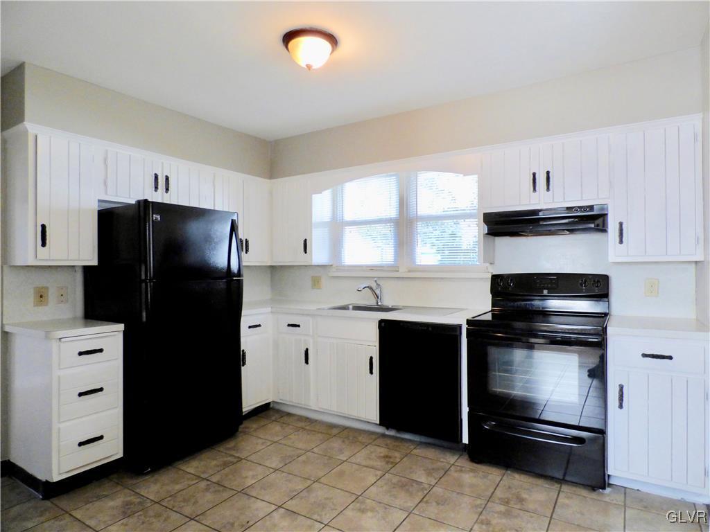 137 Lee Street Emmaus, PA 18049 - Photo 2 of 23