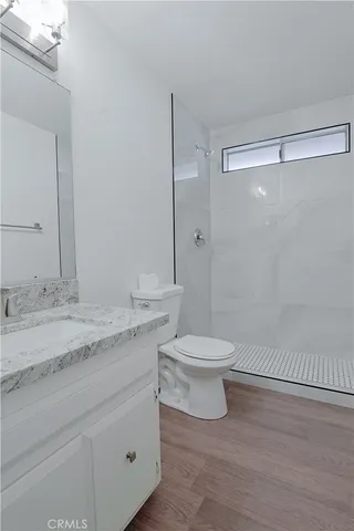 a view of a back yard