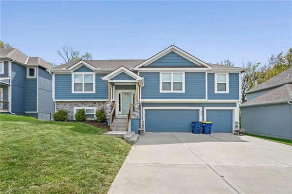 $435,000 | 433 Lilly Lane, Liberty, MO 64068