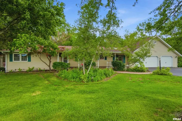 $375,000 | 8114 North Ford Road, Edwards, IL 61528
