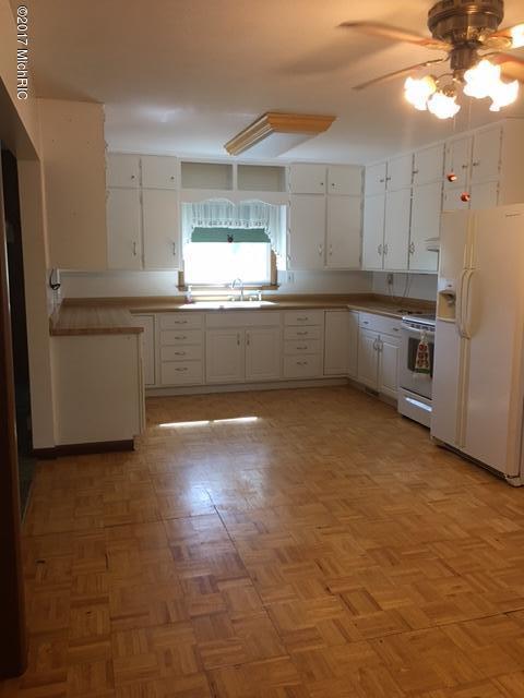880 Boyer Road Coloma, MI 49038 - Photo 8 of 24 IMG_1170