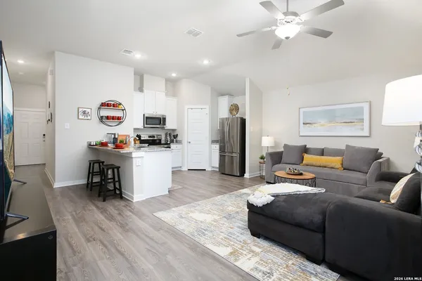 $2,150 | 6943 Emerald Valley, San Antonio, TX 78242