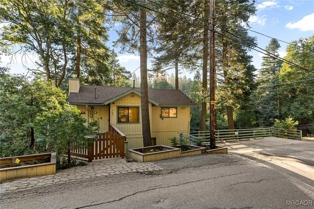 $425,000 | 707 Virginia Court, Lake Arrowhead, CA 92352