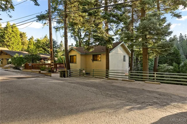 $425,000 | 707 Virginia Court, Lake Arrowhead, CA 92352