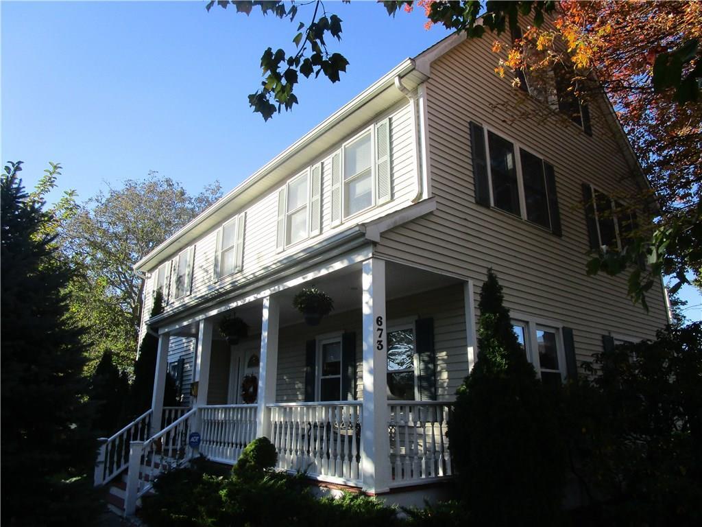 673 Old Stratfield Road Fairfield, CT 06825 - Photo 1 of 1 a front view of a house with balcony
