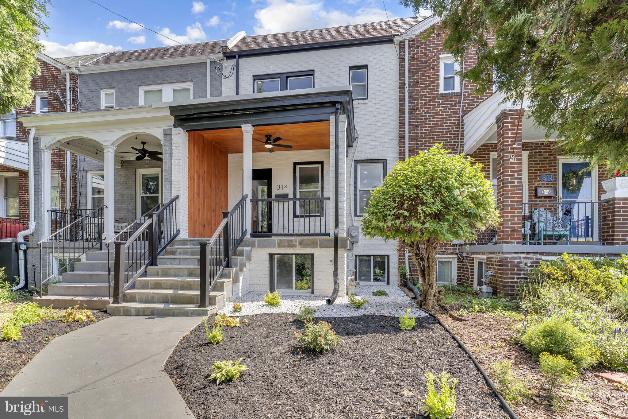 314 Farragut Street Northwest Washington, DC 20011 - Photo 3 of 38