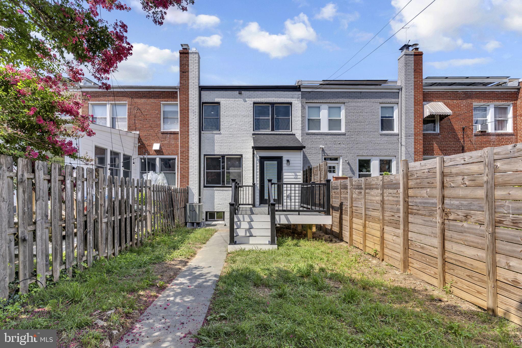 314 Farragut Street Northwest Washington, DC 20011 - Photo 37 of 38