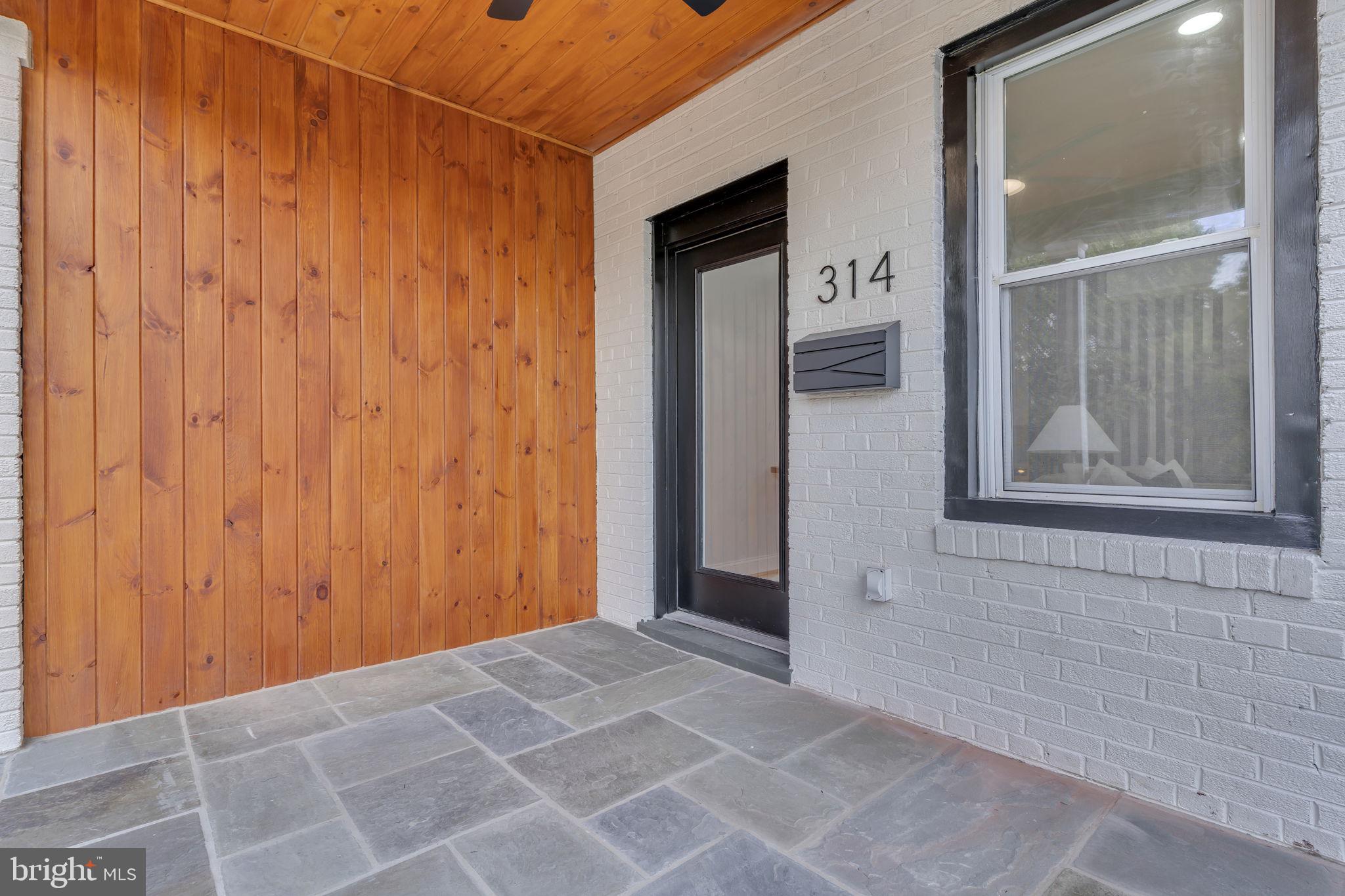 314 Farragut Street Northwest Washington, DC 20011 - Photo 4 of 38