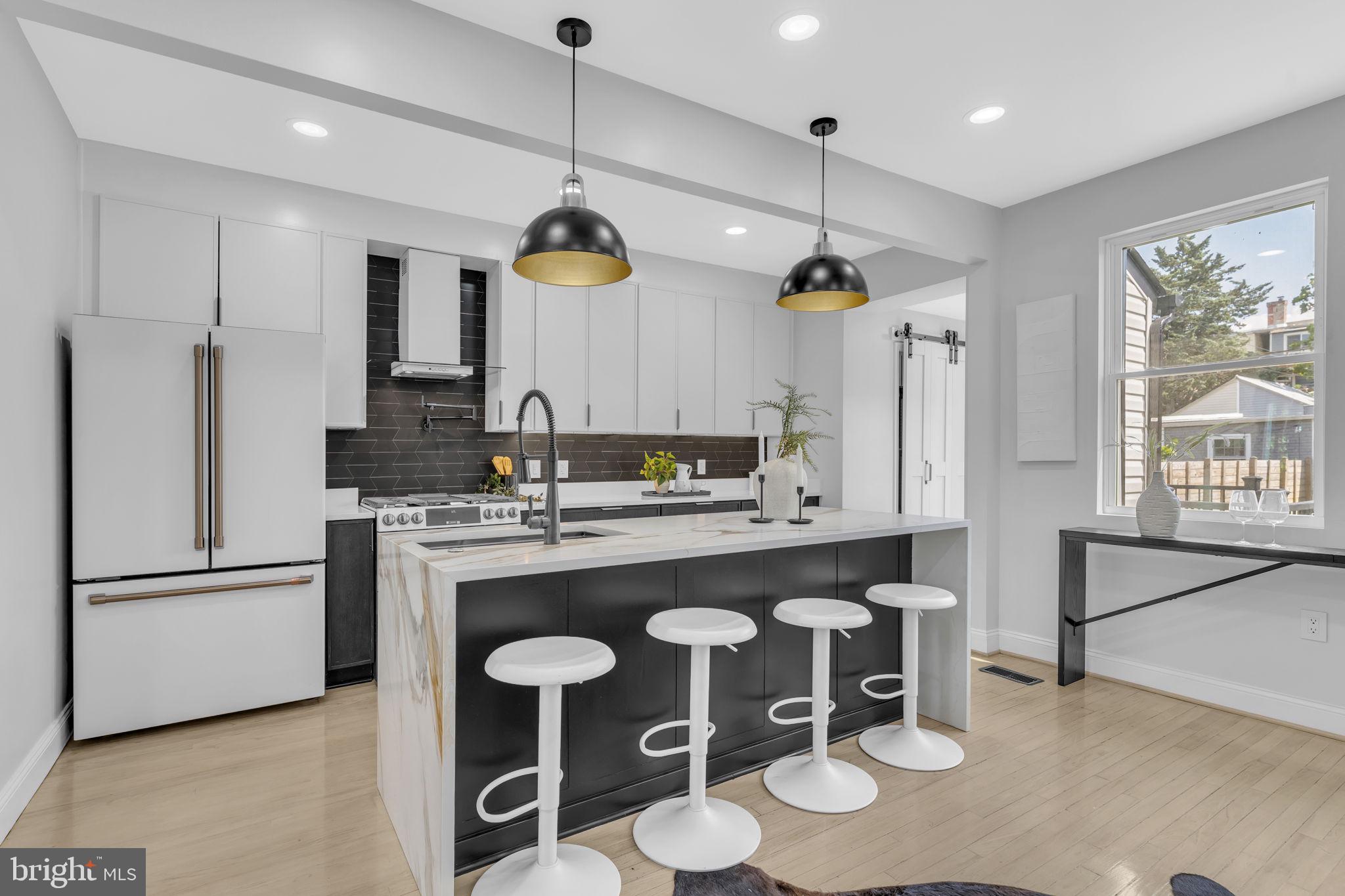 314 Farragut Street Northwest Washington, DC 20011 - Photo 10 of 38