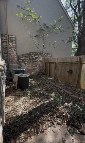 $1,295 | 6810 Deatonhill Drive, Unit 116, Austin, TX 78745