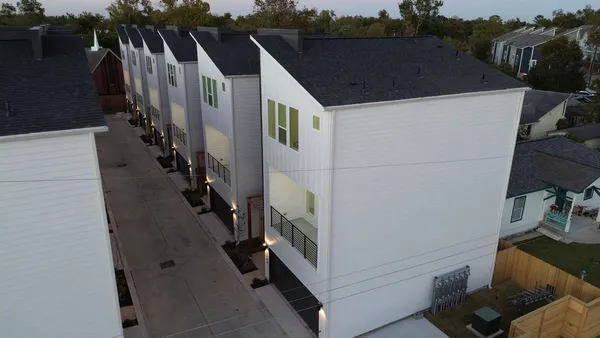 $2,350 | 810 Elkhart Street, Unit E, Houston, TX 77091